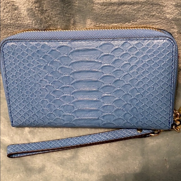 Michael Kors Wristlet Blue - Picture 2 of 7